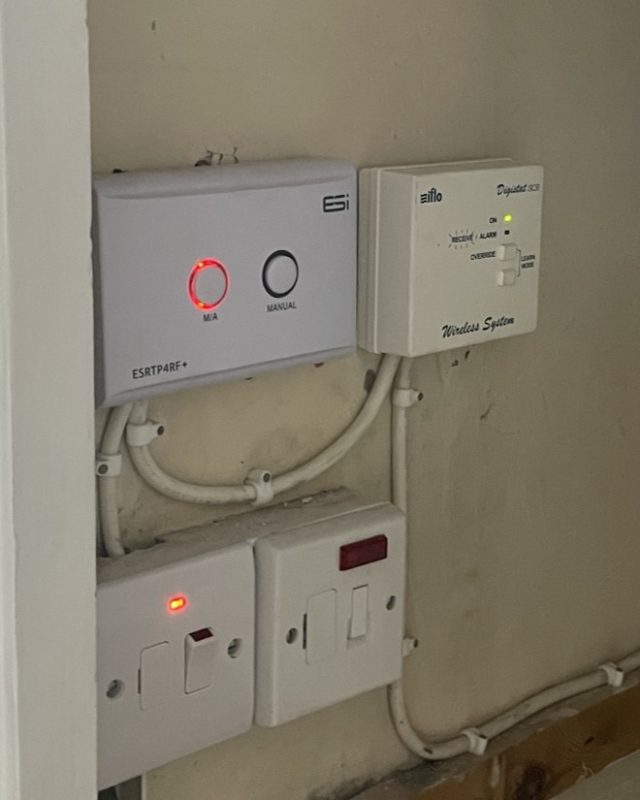 Electrical connection for boiler and thermostat